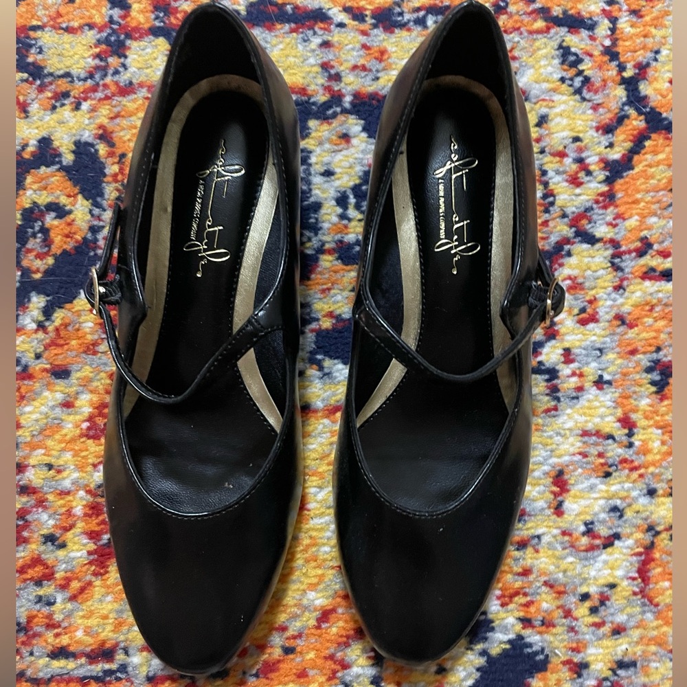 Women’s Black Mary Jane Pump size 6